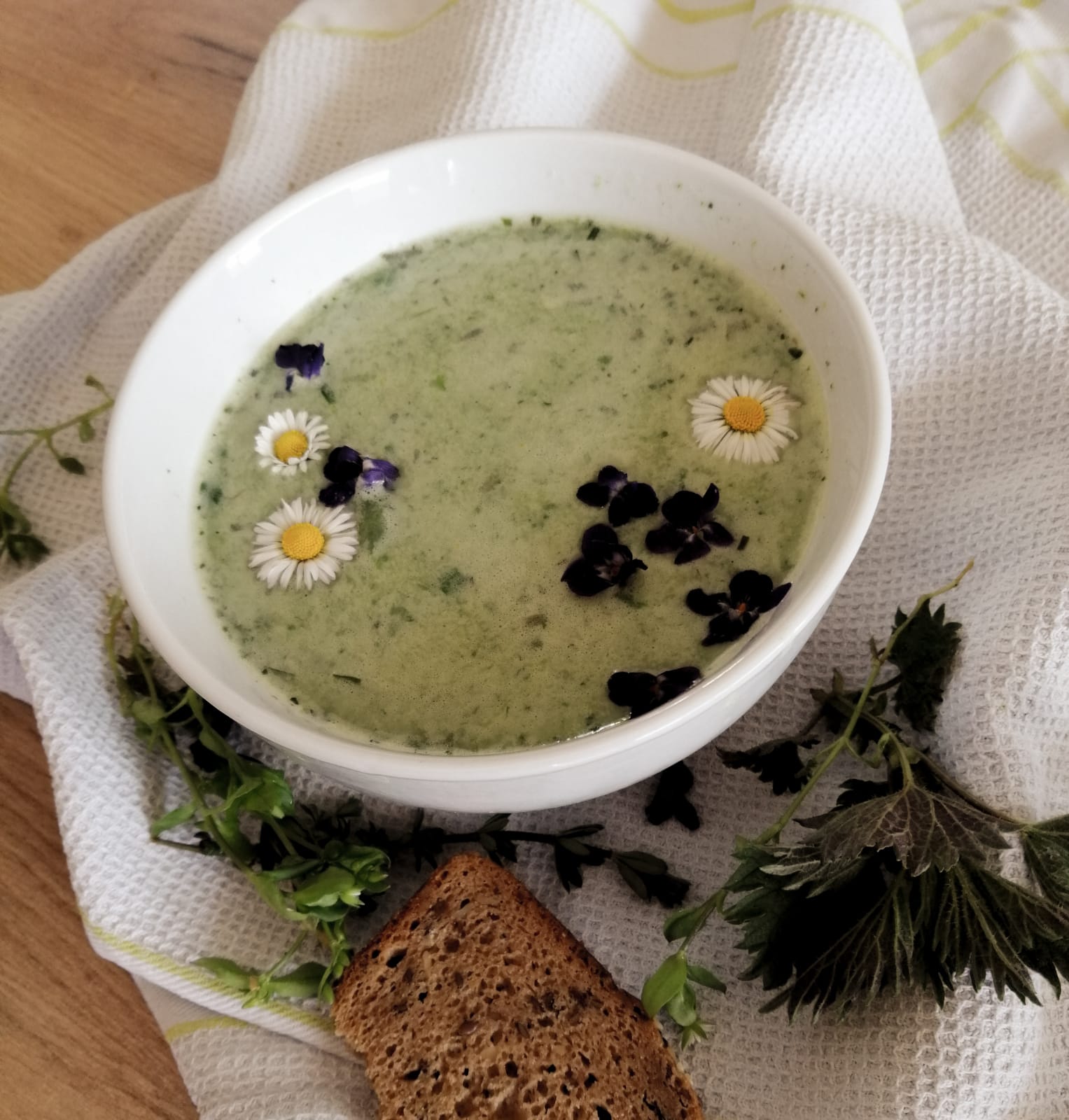 Neun-Kräuter-Suppe